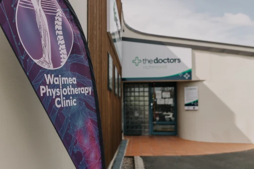 Waimea Pysiotherapy Flag at The Doctors Entrance